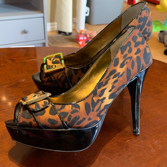 GUESS leopard print pumps sexy and elegant heels - Picture 4 of 12
